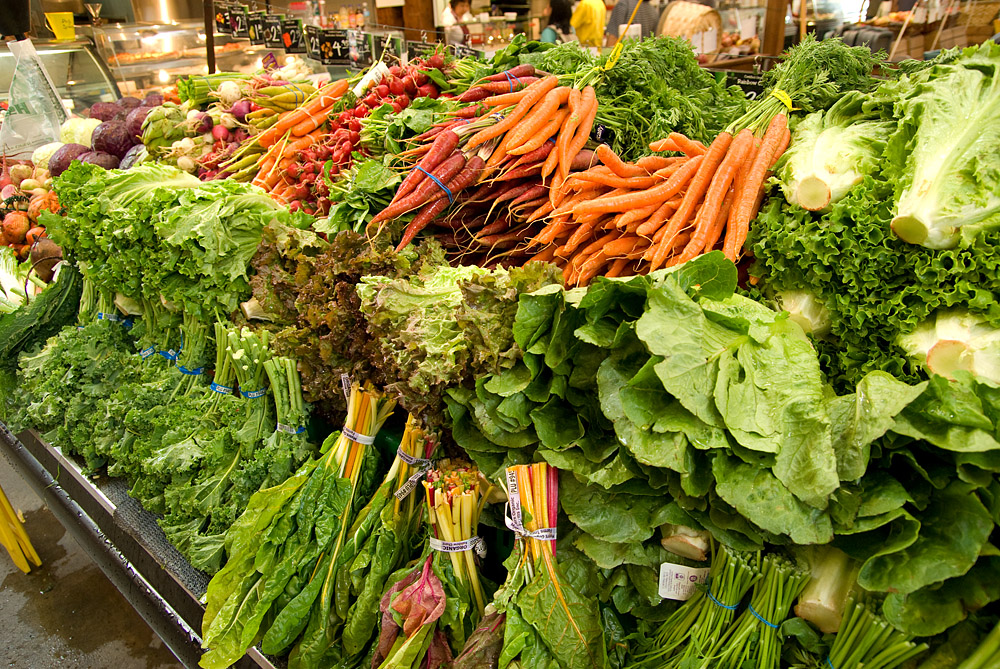 Frisches Gemse im Public market auf Granville Island