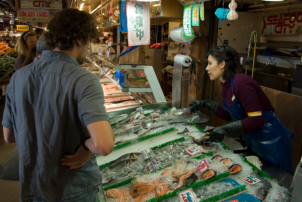 Frischer Fisch, den man berall in der Stadt verkosten kann